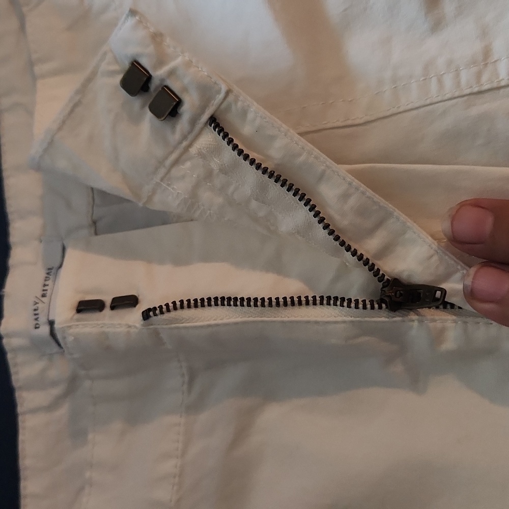 [Daily Ritual] White Shorts - Size 10 - Picture 3 of 7